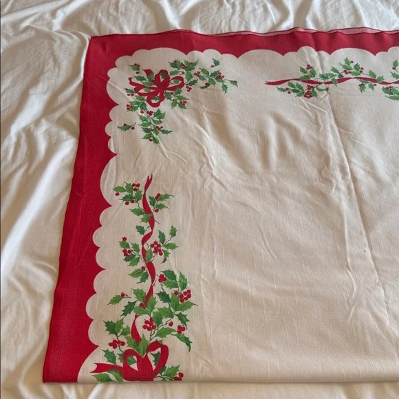 Vintage Christmas Table Cloth - approx 60” x 80” - Picture 4 of 11